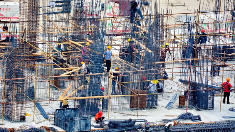 厂房建设：钢结构与混凝土结构的选择解析